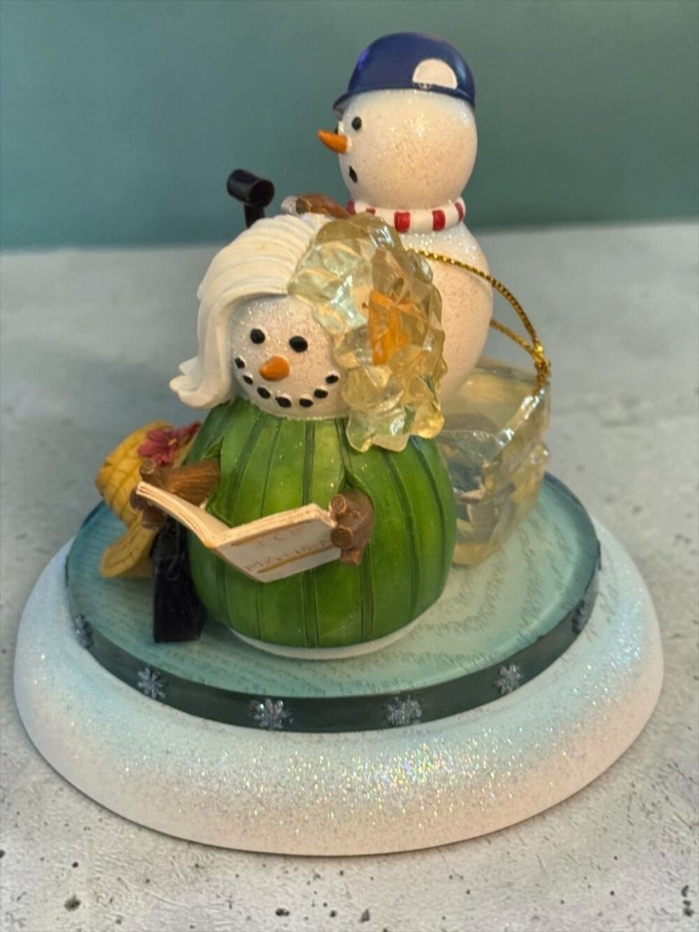 Meet The Flakes Cool Hair-Do Topper Figurine Snowman Family 2002 Collectible